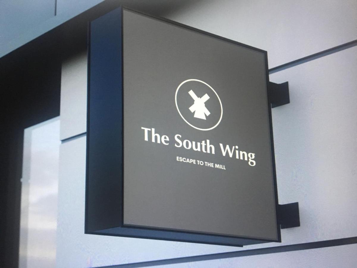 The South Wing Lincoln Exterior photo